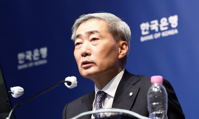 기준금리 3% 시대 진입…가계부채 2000조와 정책 엇박자 우려