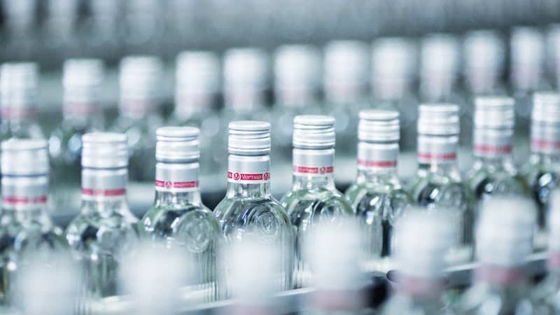 러시아군, 우크라이나 최대 보드카 공장 공습…400만 병 소실 위기