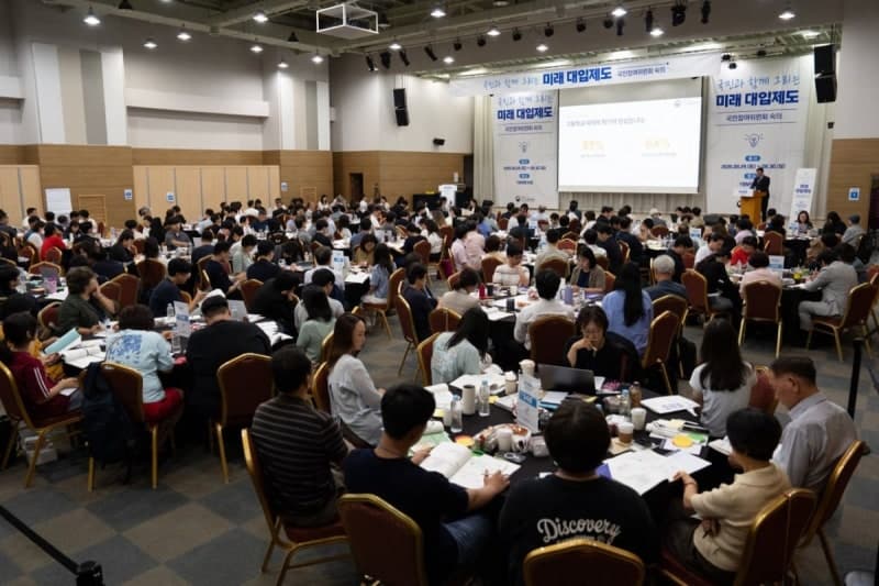 수능 서·논술형 평가 도입 놓고 기대와 우려 팽팽한 대립