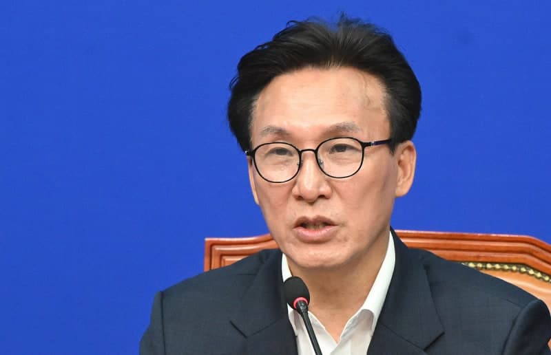 김민석 "국민의힘, YS 정신 계승했다면 이진숙 내쫓고 아니면 사진 내려라"