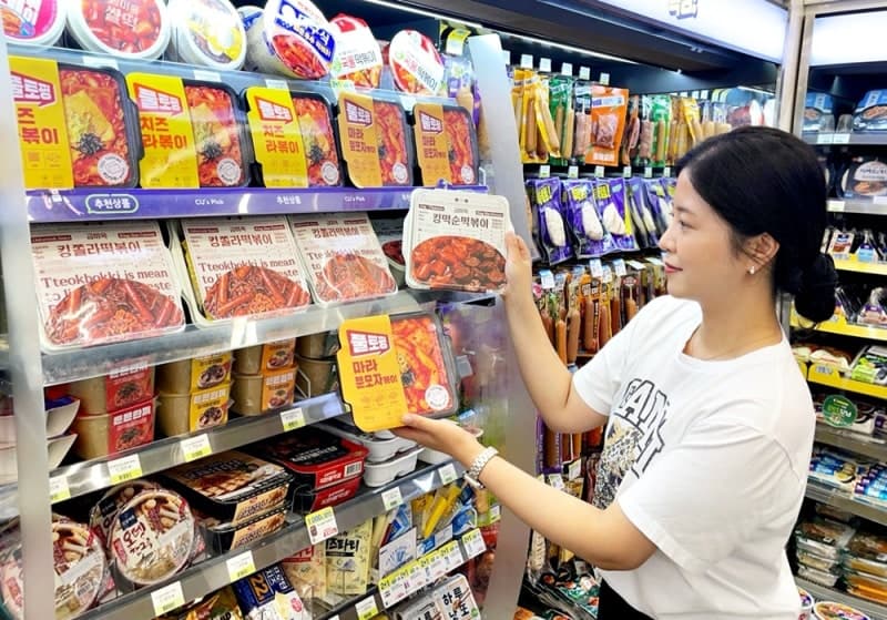 편의점 업계, 맛집 안주부터 가성비 도시락까지 간편식 경쟁 가속화