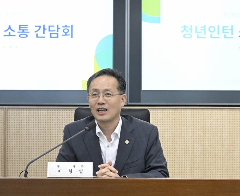 이재명 정부 2기 경제팀 출범… '현장형 관료' 전진 배치하고 정책 기조 유지