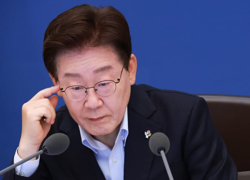 이재명 대통령 지지율 7주 연속 하락, 첫 30%대