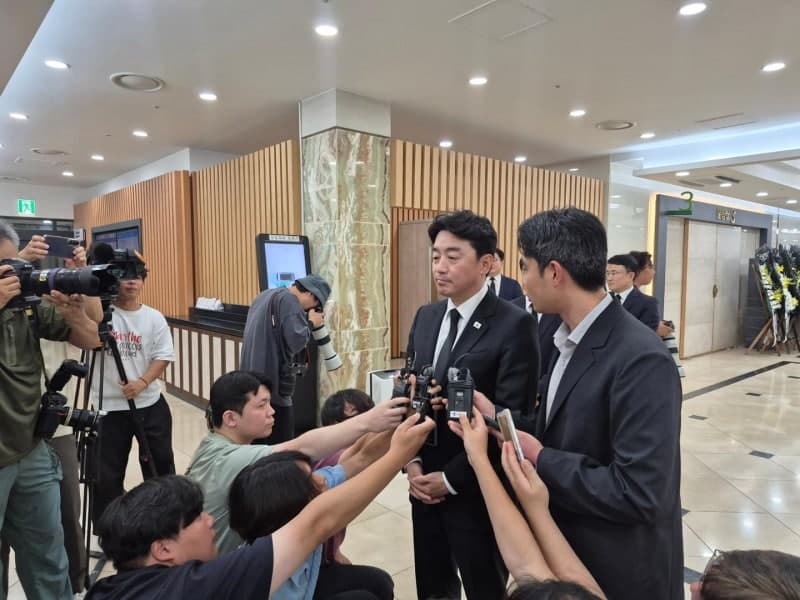 강훈식 대통령 비서실장, 조희대 대법원장 부친상 조문… "대통령 깊은 위로 전해"