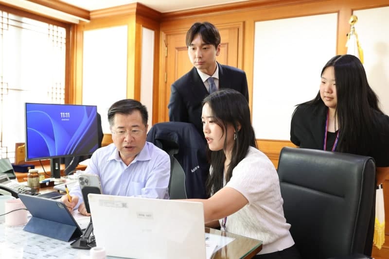 코트라, 20대 직원이 임원 가르치는 '역멘토링' 첫 시행