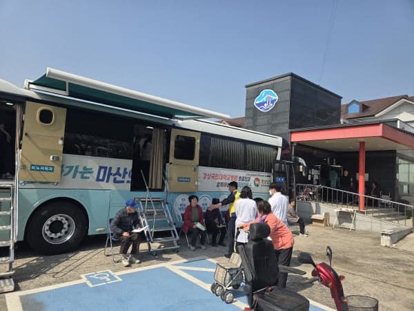 전문의가 농촌 마을로…경남 닥터버스 하반기 운행 재개