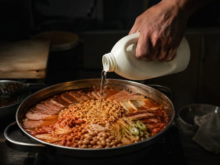불화 겪는 아내 찌개에 락스 탄 40대 남편, 징역형 집행유예 선고