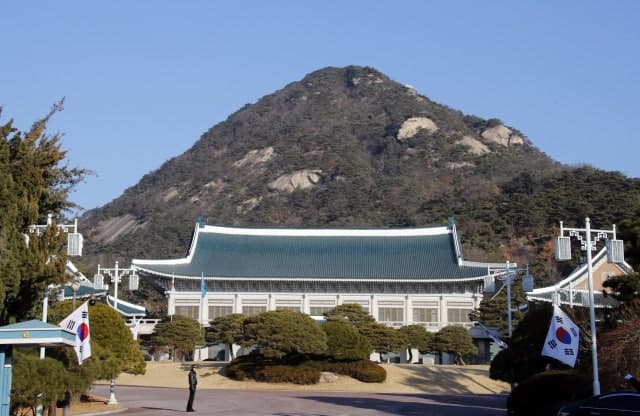 트럼프 "한국 지원 거절" 주장에 청와대 "호르무즈 협력 방안 지속 논의 중"