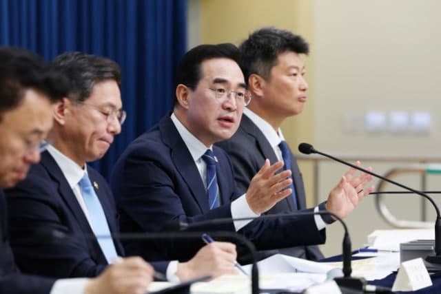 내년 공무원 보수 3.9% 인상…9급 초임 월 300만원 시대 열린다