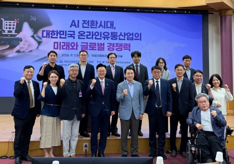 AI 쇼핑 시대, K브랜드 수출 위해 단기 입점 지원 넘어 브랜드 육성 나서야