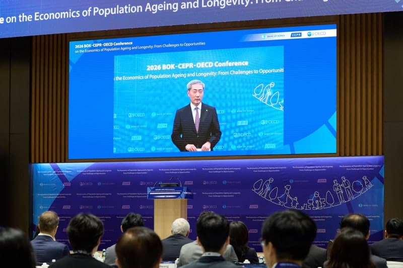 신현송 한은 총재 "인구 변화는 예측 가능한 충격, AI 호황을 기회로 삼아야"