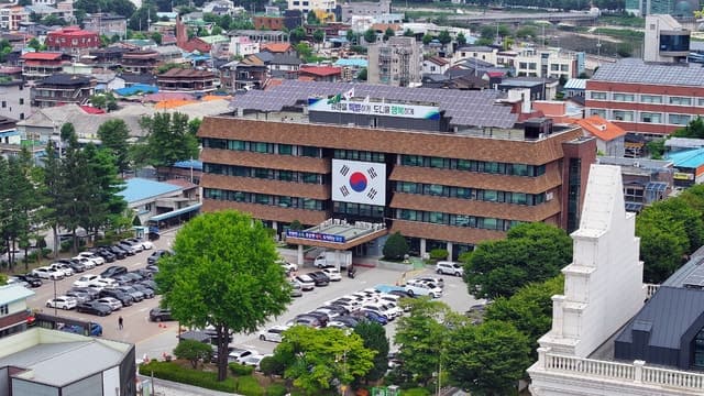 화천군, 65세 이상 어르신 위한 병원 동행 서비스로 의료 공백 해소