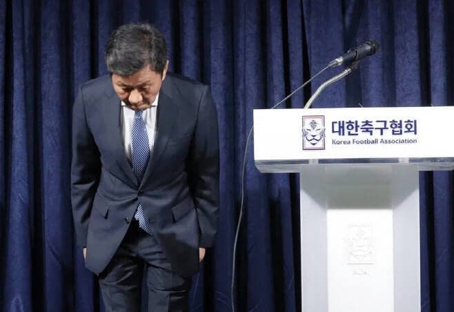 정몽규 전 축구협회장, 홍명보 감독 선임 개입 의혹으로 경찰 소환 조사
