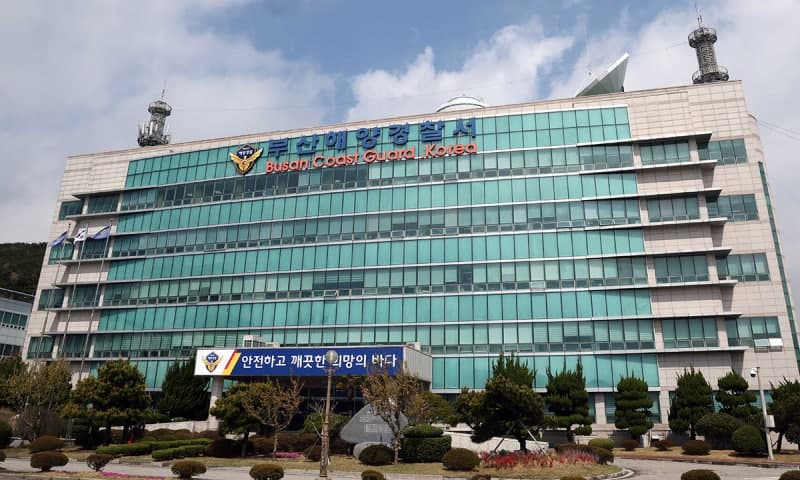 부산 오륙도 인근 해상서 286t 예인선 전복…8명 중 2명 구조