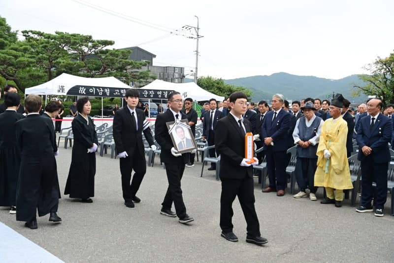 故 이남철 고령군수 군장 영결식 엄수, 1000여 명 추모 물결