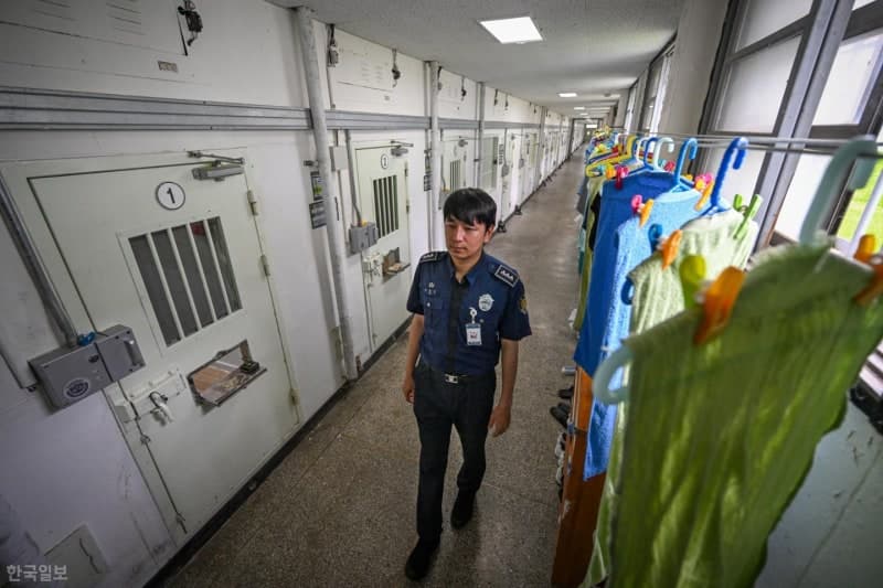 과밀수용에 짓눌린 교정공무원…5명 중 1명 정신건강 '빨간불'