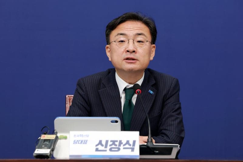 신장식 "조국 '이재명 유죄' 언급은 공소 취소 위한 빌드업"
