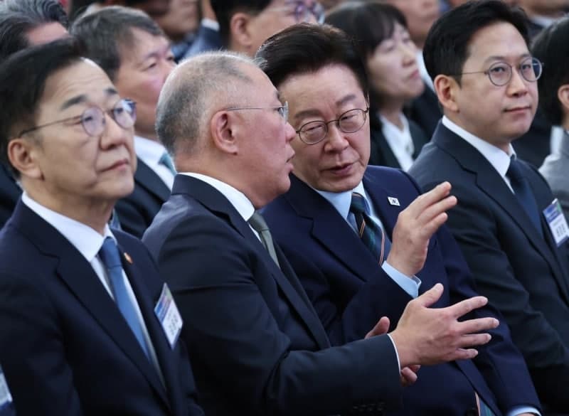 이재명 대통령, 정의선 현대차 회장과 비공개 회동…새만금 투자 및 통상 현안 논의
