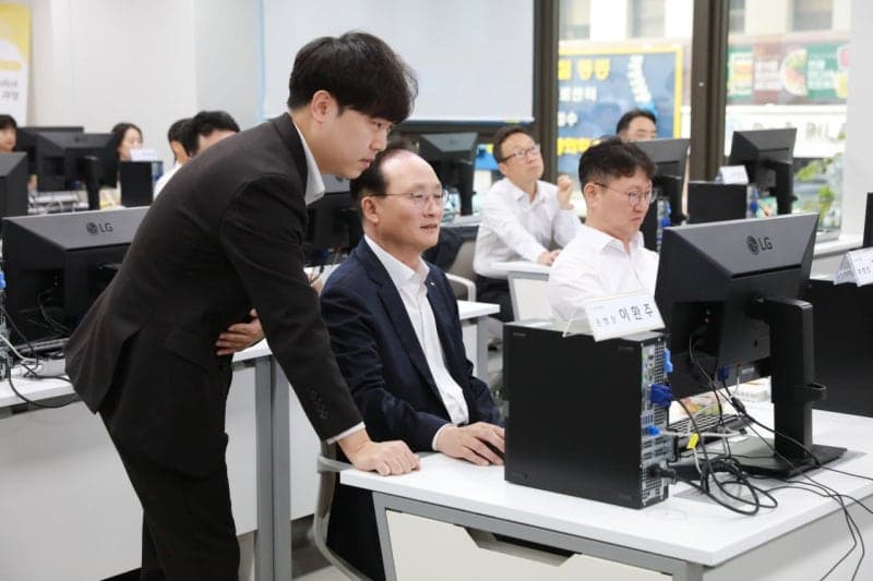 KB국민은행, 경영진 대상 '생성형 AI 코파일럿' 실습 교육 실시
