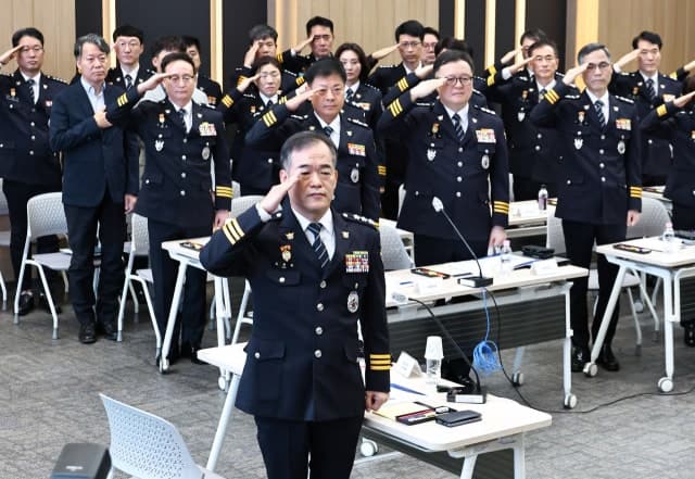 김종철 경찰청장 대행 "경찰이 부족했습니다"…대국민 사과와 조직 쇄신 선언