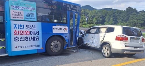 전북 남원서 시내버스와 SUV 충돌해 6명 부상