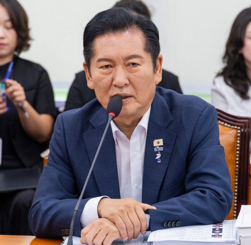 정청래 차량 파손한 50대 남성 검찰 송치…경찰 '배후 없는 우발 범행'