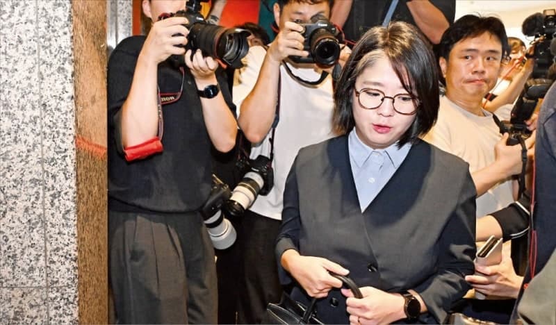 "직에 연연하지 마라"던 용혜인, 장관 지명 후 비례대표직 유지 논란