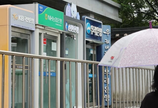가계대출 총량 목표 상향했지만… 고금리 파고에 차주들 '이중고'