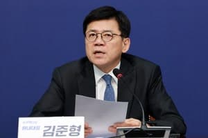 조국혁신당, 용혜인 '겸직 논란'에 "국민 납득할 결단 내려야"