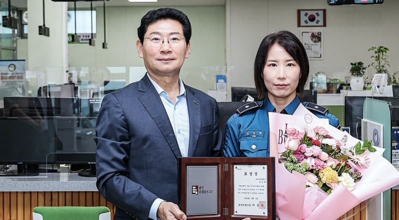 이상일 용인시장, 시민 생명 구한 경찰관 찾아가 직접 표창
