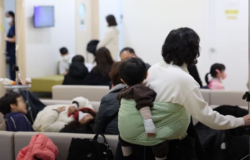 가을 문턱부터 독감·코로나 동시 유행 조짐…초등생 중심 확산세