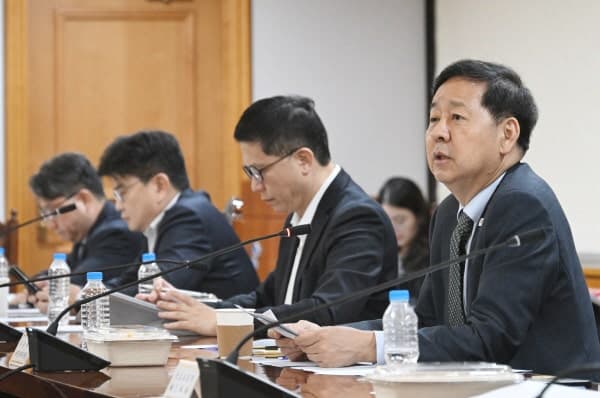 상폐 기준 강화 6개월 유예, 코넥스 이전상장 도입