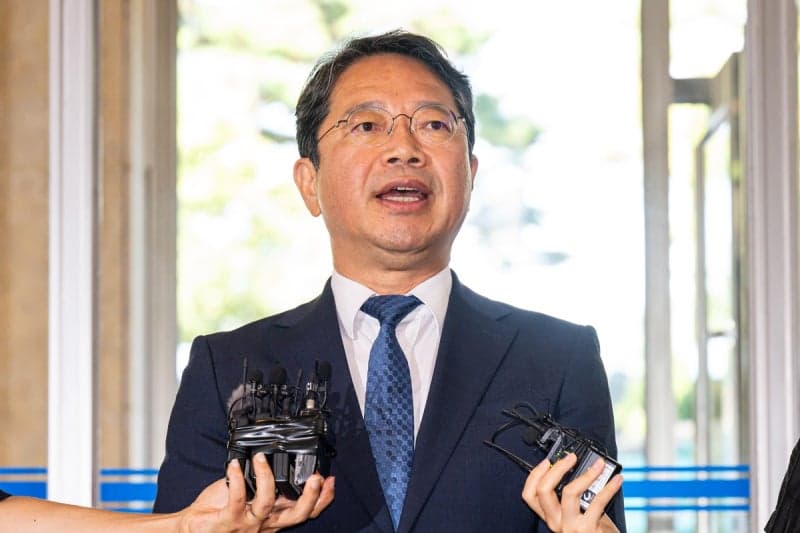 김승원 법무부 장관 후보자, 신약 청탁 및 비자금 조성 의혹 파문