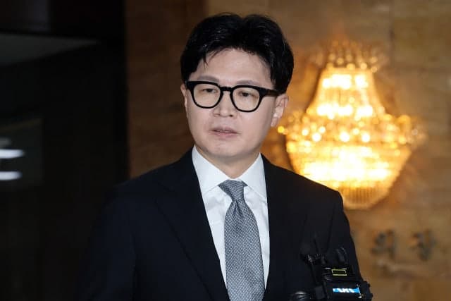 한동훈 "김승원, 징역 8개월 구형 대상이었다"…알선뇌물 의혹 공방 격화