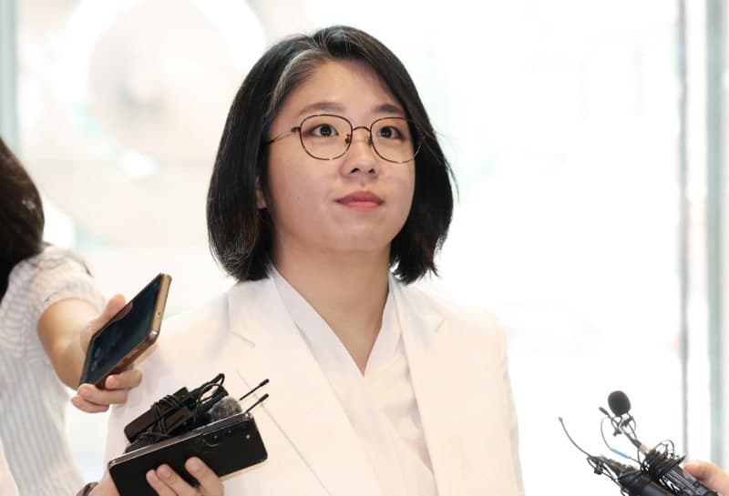 용혜인, 장관·의원 겸직 고집하면 '스노우볼' 커질 것