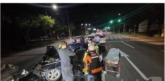 심야 물류센터 출근길 승용차 중앙분리대 충돌해 40대 운전자 사망
