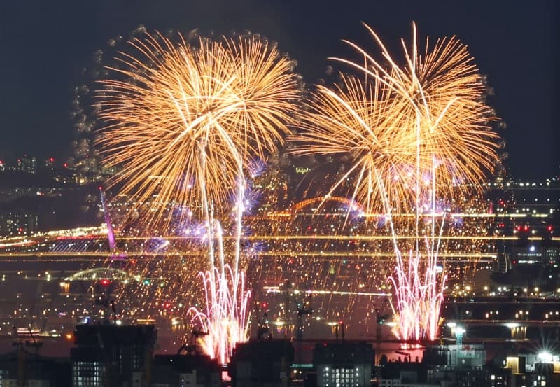 밤하늘 수놓은 53만 명의 환호, 서울세계불꽃축제 2026 성황리 마무리