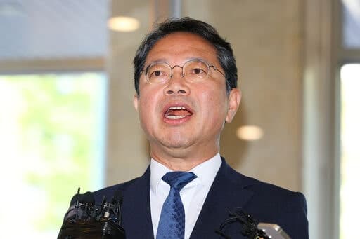 '신약 청탁 의혹' 김승원 법무부 장관 후보자, 시민단체 고발로 재수사 기로