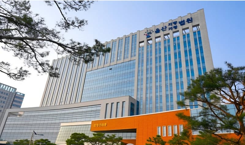 길거리 침 뱉는 10대 훈계하다 멱살 잡은 20대, 법원 선처