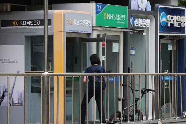 은행 문턱 높이자 보험사로…가계대출 41조 폭증에 '풍선효과' 현실화