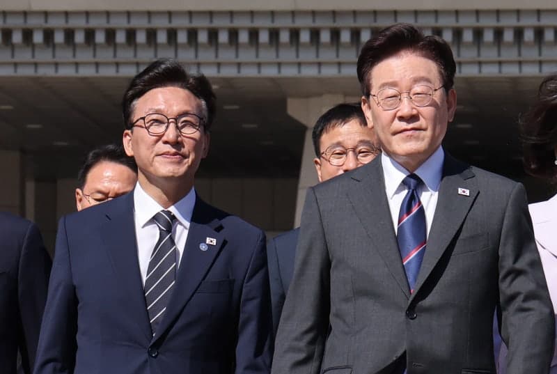 이재명 대통령 지지율 8주 연속 하락하며 37.4%로 최저치 경신
