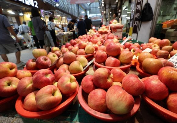 추석 차례상 비용 다시 30만 원 돌파… 전통시장과 마트 10만 원 차이