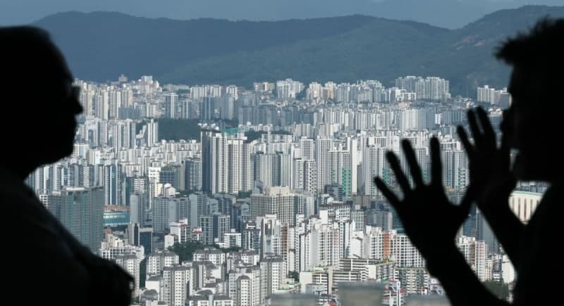 서울 아파트 거래 무게중심 이동…강남 3구 비중 연중 최저