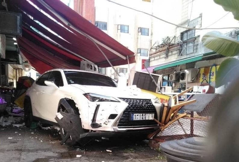 안산서 60대 여성 SUV 인도 돌진…행인 3명 중경상