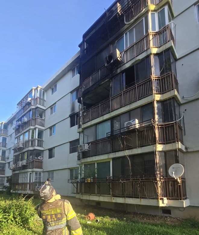 충남 천안 성정동 아파트 화재 발생…60대 남성 1명 사망