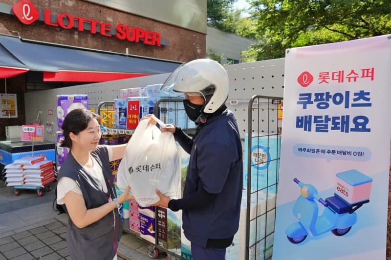 롯데슈퍼, 쿠팡이츠와 손잡고 전국 170여 개 점포서 퀵커머스 시작