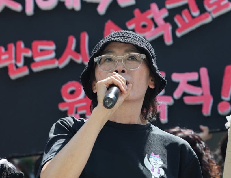 교내 성폭력 공익제보 후 해직된 지혜복 교사, 2년 반 만에 원소속 학교 복귀