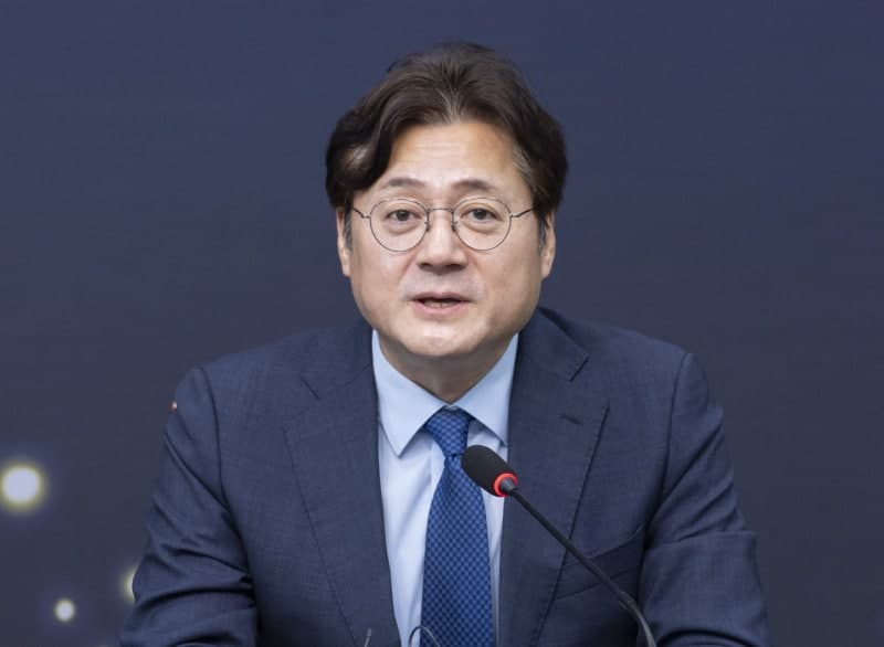 靑 "공소 취소보다 조작 기소 규명 우선"…연임 개헌 논란 일축