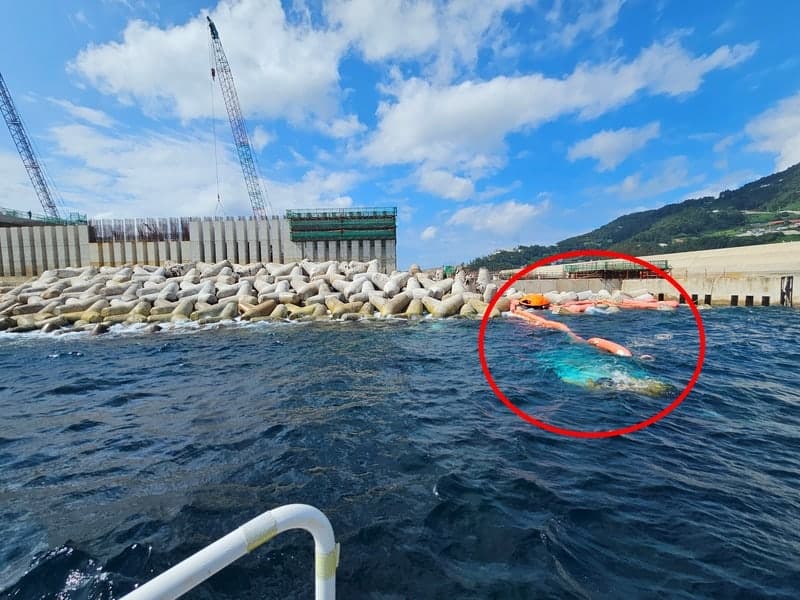 울릉 사동항 건설현장서 통선 침몰…승선원 3명 전원 무사 구조