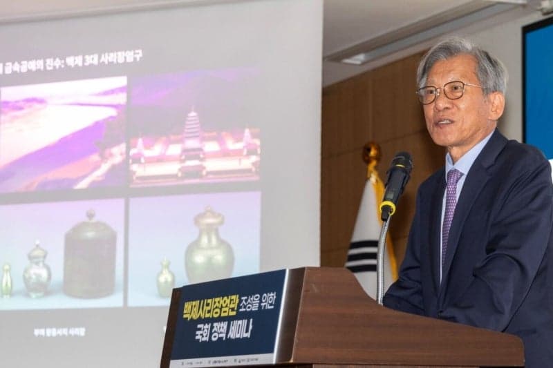 "신라 금관에 버금"…익산 '백제사리장엄관' 건립 국회서 본격 논의